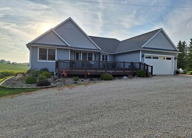 Property at 3195 115th St NW, Oronoco, MN 55960, 5 beds, 3 baths