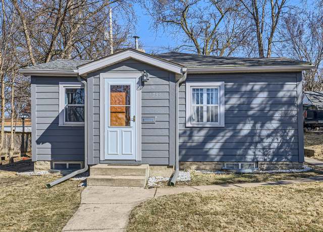 Property at 1739 Reaney Ave, Saint Paul, MN 55106, 3 beds, 1 bath