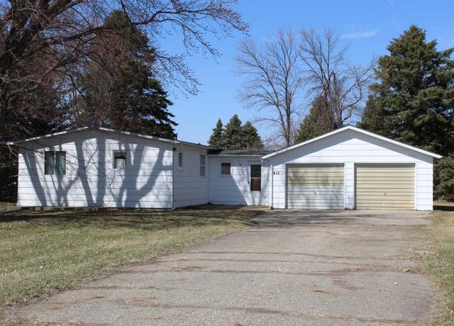 Property at 611 Railroad Ave N, Kindred, ND 58052, 3 beds, 1 bath