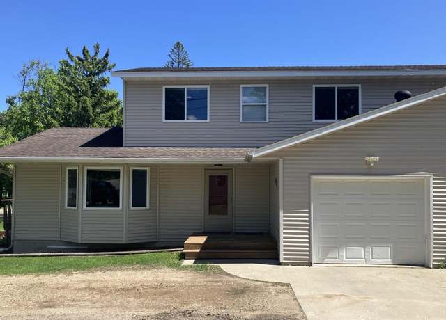 Property at 408 E Beech Ave, Fergus Falls, MN 56537, 4 beds, 3 baths