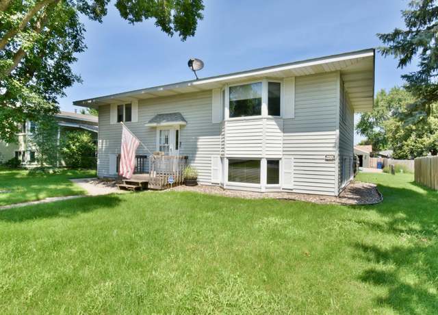 Property at 2915 12th St N, Saint Cloud, MN 56303, 4 beds, 2 baths