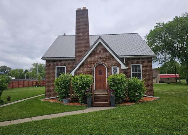 Property at 205 2nd Ave W, Lamberton, MN 56152, 3 beds, 1 bath