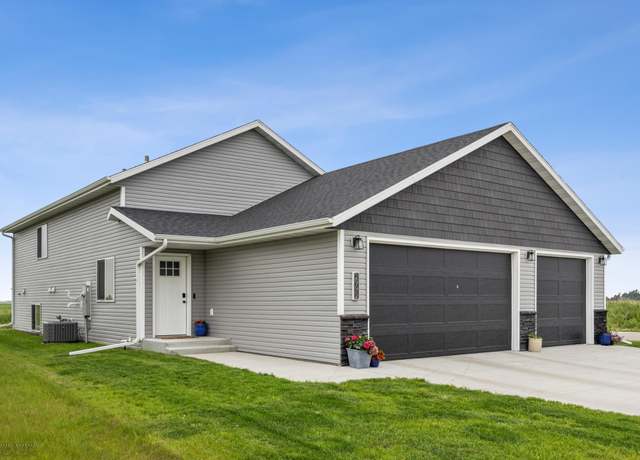 Property at 2992 74th Ave S, Fargo, ND 58104, 4 beds, 2 baths