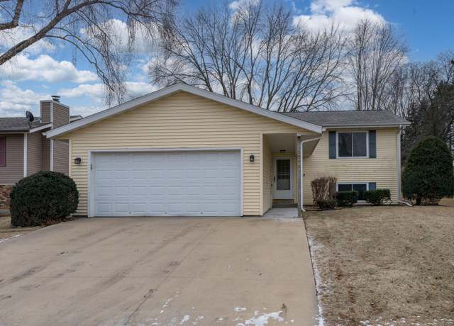 Property at 1008 41st St NW, Rochester, MN 55901, 4 beds, 2 baths