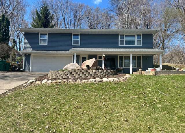 Property at 6520 Maple Dr, Rockford, MN 55373, 3 beds, 2 baths