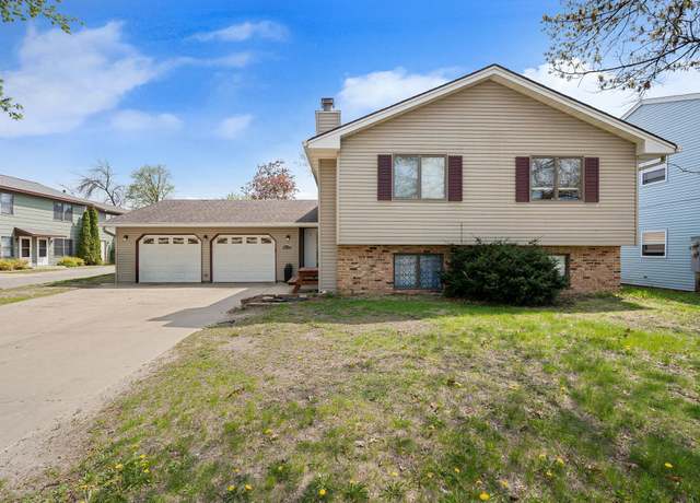 Property at 1634 8 1/2 St SE, Rochester, MN 55904, 5 beds, 2 baths
