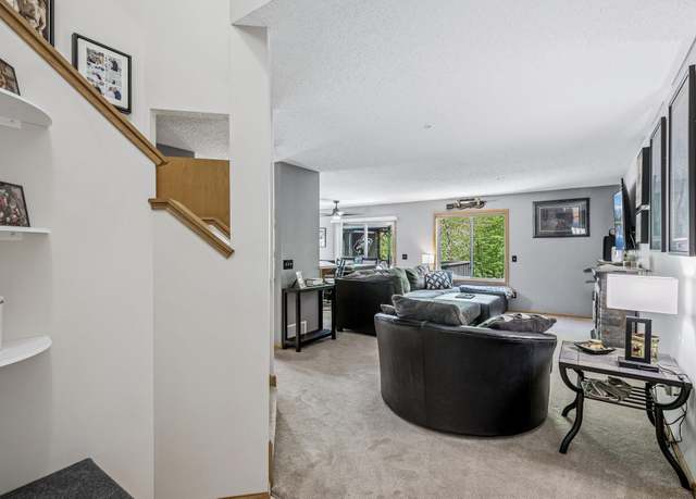 Property at 441 Pleasant Ln, Chaska, MN 55318, 3 beds, 3 baths