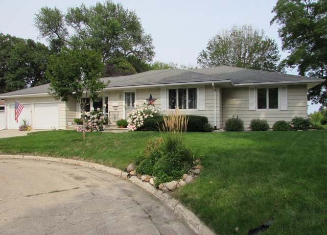 Property at 1317 Beach Pl, Fairmont, MN 56031, 3 beds, 3 baths