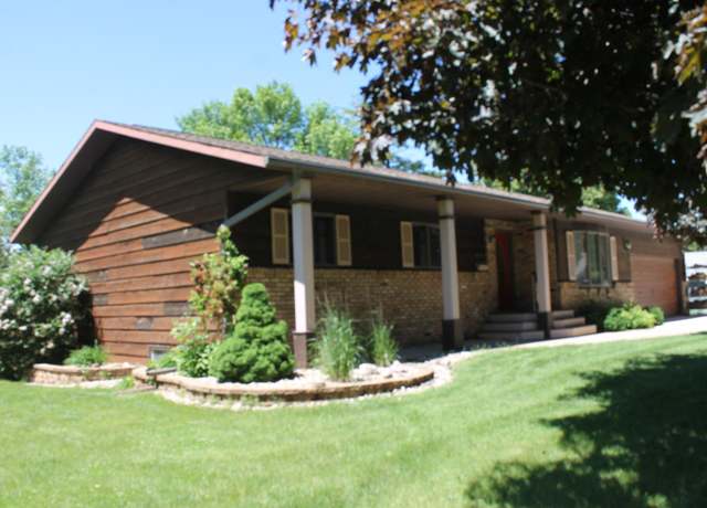 Property at 613 Lake Ave E, Fulda, MN 56131, 4 beds, 3 baths