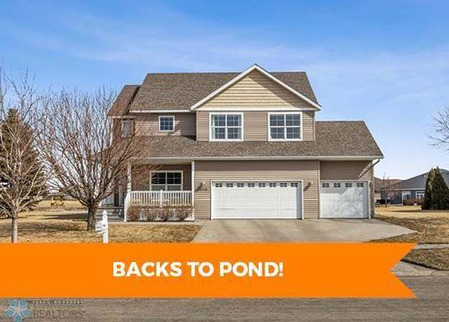 Property at 3810 15th St S, Moorhead, MN 56560, 4 beds, 3 baths