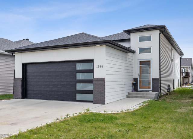 Property at 1546 68th Ave S, Fargo, ND 58104, 4 beds, 2 baths