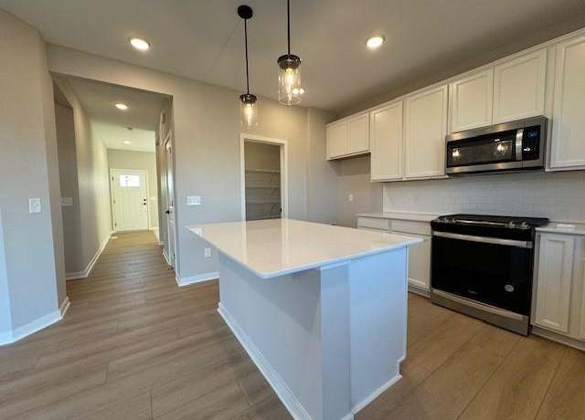 Property at 4834 Island Park Dr, Woodbury, MN 55129, 4 beds, 3 baths