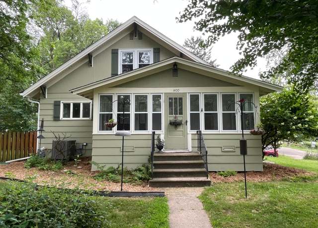 Property at 1400 12th Ave E, Menomonie, WI 54751, 5 beds, 2 baths