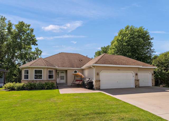 Property at 973 Mcclelland St S, Maplewood, MN 55119, 3 beds, 3 baths