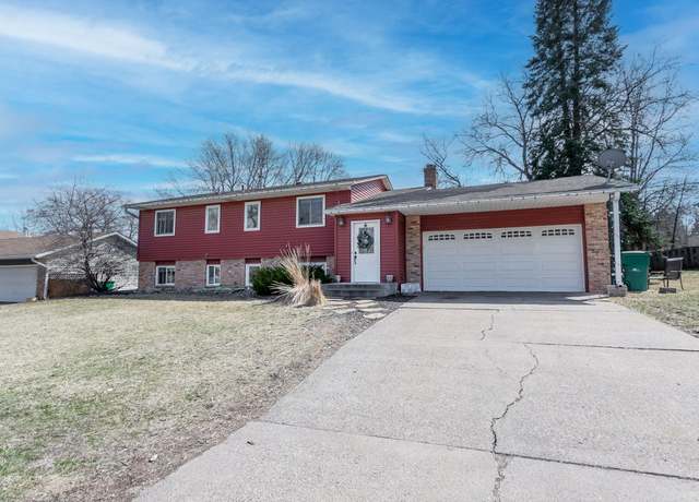 Property at 2635 Greenmeadow Ct, Stillwater, MN 55082, 4 beds, 2 baths