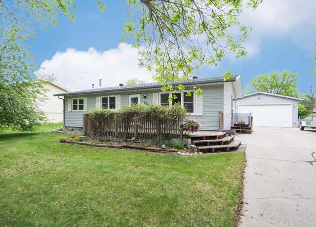 Property at 720 10 Ave W, West Fargo, ND 58078, 3 beds, 2 baths