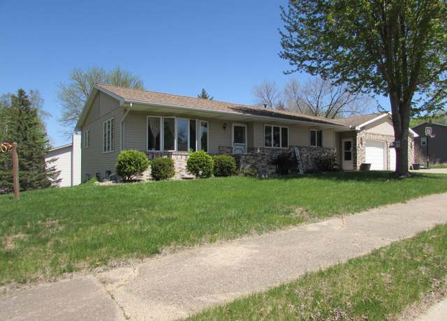 Property at 1602 N Park St, Fairmont, MN 56031, 4 beds, 2 baths