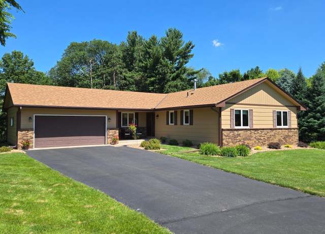 Property at 8810 42nd St N, Lake Elmo, MN 55042, 4 beds, 3 baths
