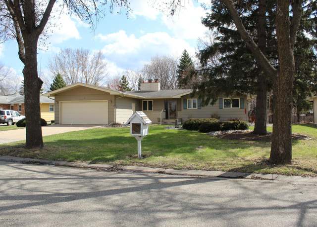 Property at 421 Dale Ave, Moorhead, MN 56560, 5 beds, 3 baths