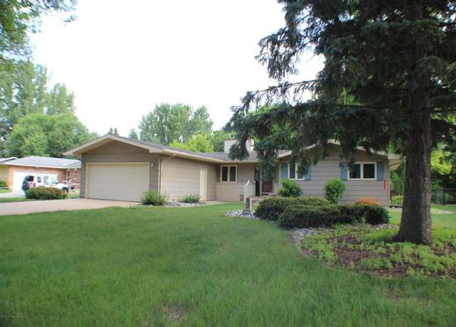 Property at 421 Dale Ave, Moorhead, MN 56560, 5 beds, 3 baths