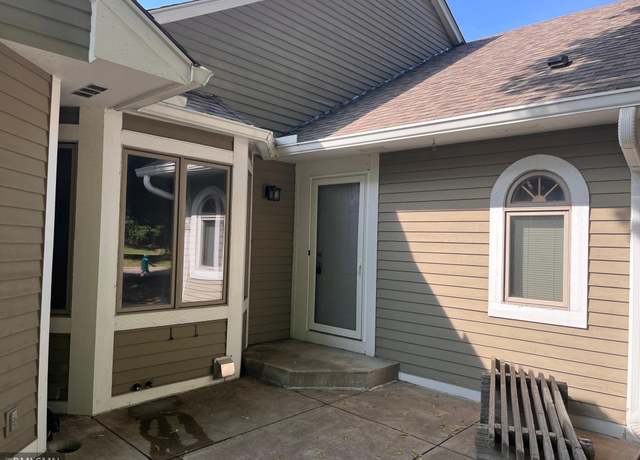 Property at 936 Winterberry Dr, Woodbury, MN 55125, 2 beds, 2 baths