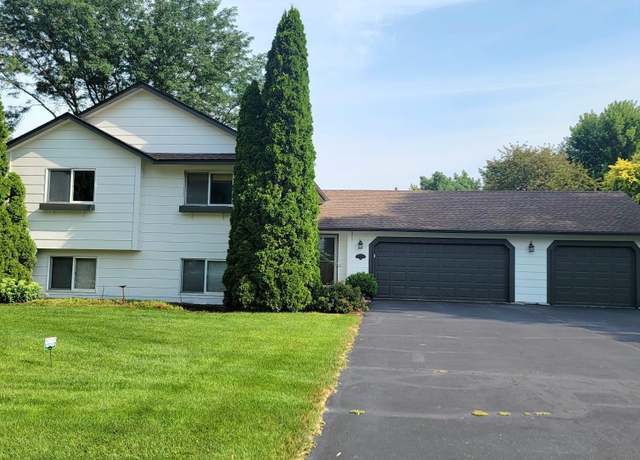 Property at 936 Bluff Pointe Dr, Chaska, MN 55318, 5 beds, 3 baths