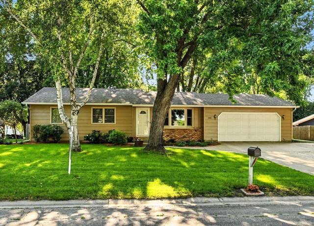Property at 1401 18th St SW, Willmar, MN 56201, 4 beds, 3 baths