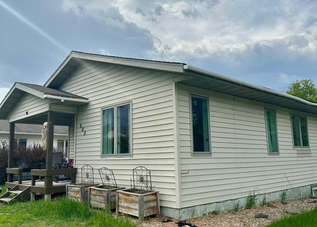 Property at 605 19th St NW, Bemidji, MN 56601, 4 beds, 2 baths
