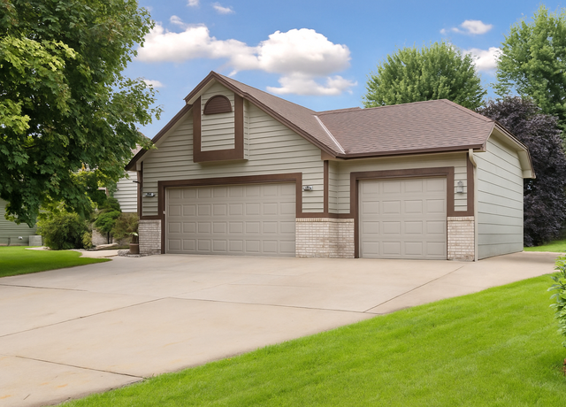Property at 462 Hawthorn Rd, Lino Lakes, MN 55014, 4 beds, 4 baths