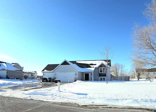 Property at 1017 Taft St S, Cambridge, MN 55008, 4 beds, 3 baths