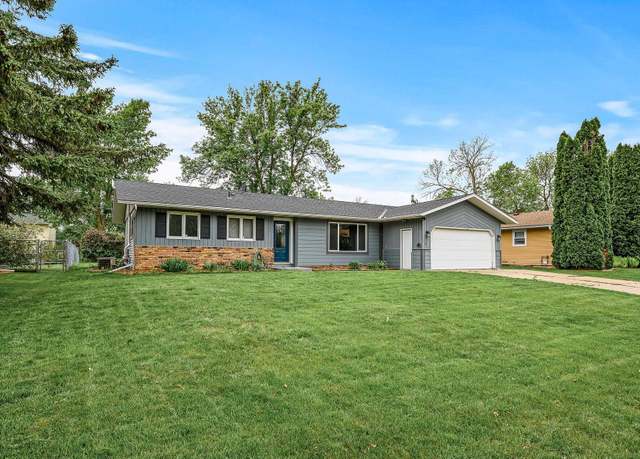 Property at 1319 21st St W, Hastings, MN 55033, 3 beds, 3 baths