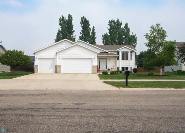 Property at 1010 4th Ave NE, Dilworth, MN 56529, 4 beds, 3 baths