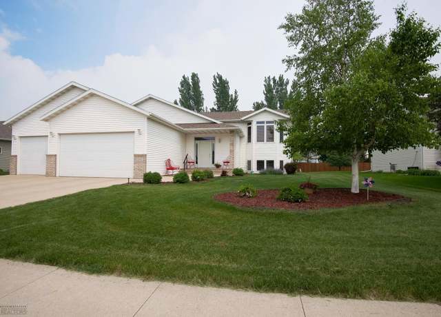 Property at 1010 4th Ave NE, Dilworth, MN 56529, 4 beds, 3 baths