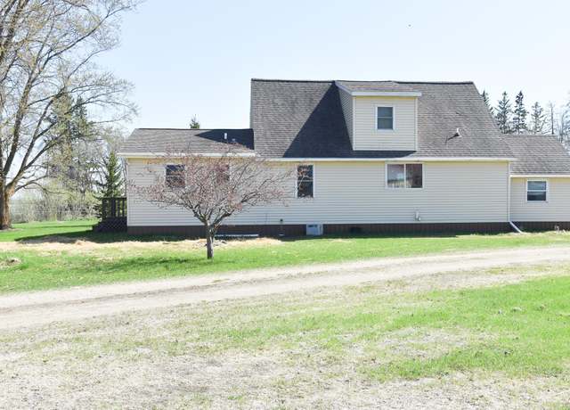 Property at 45573 250th Ave NE, Middle River, MN 56737, 6 beds, 2 baths