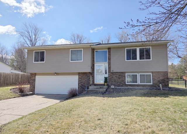 Property at 435 Willow Creek Dr, Owatonna, MN 55060, 3 beds, 2 baths