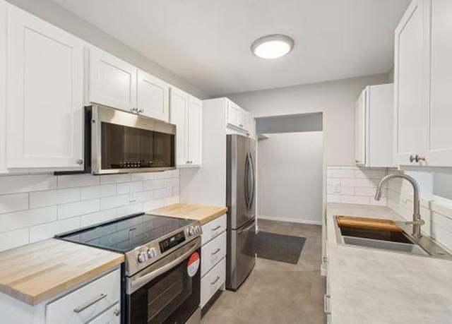 Property at 2005 E 122nd St Unit A23, Burnsville, MN 55337, 2 beds, 2 baths