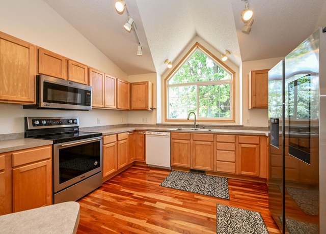 Property at 1212 Francis Dr, Elko New Market, MN 55054, 5 beds, 3 baths