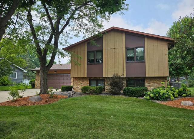 Property at 705 11 1/2 Ave SE, Willmar, MN 56201, 5 beds, 2 baths