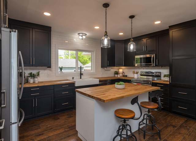 Property at 615 Vine St, Hudson, WI 54016, 4 beds, 3 baths