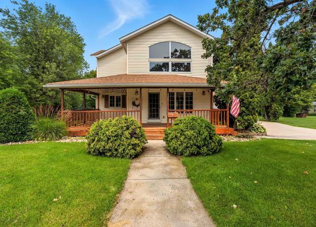 Property at 429 W Bridge Ave, Warren, MN 56762, 3 beds, 2 baths