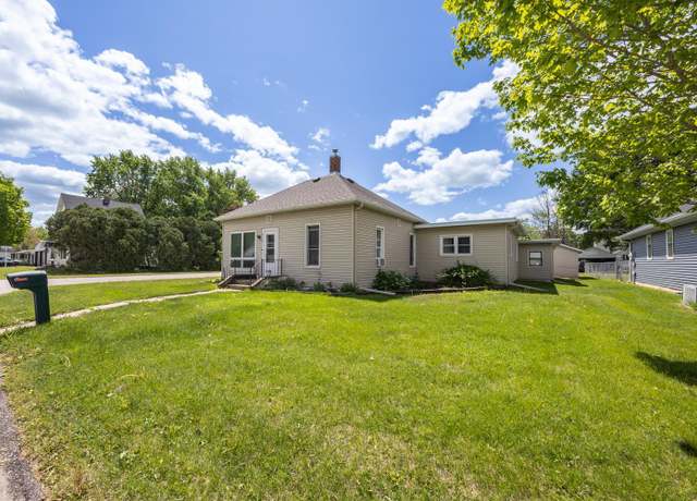 Property at 836 Milligan Ave, Wabasha, MN 55981, 3 beds, 2 baths