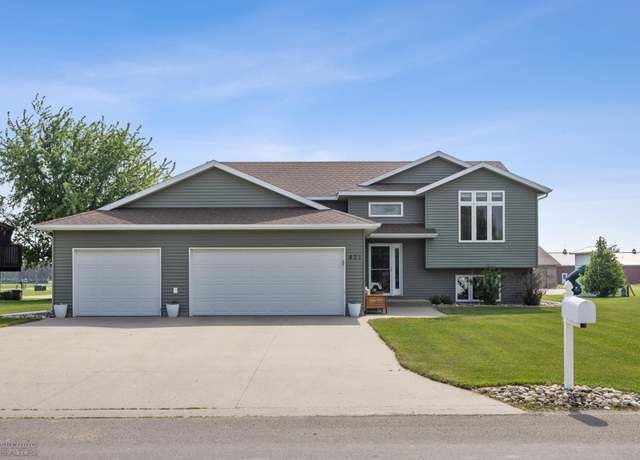Property at 421 2nd Ave S, Kindred, ND 58051, 4 beds, 3 baths