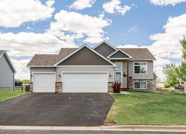 Property at 904 Ashford Rd, Belle Plaine, MN 56011, 3 beds, 2 baths