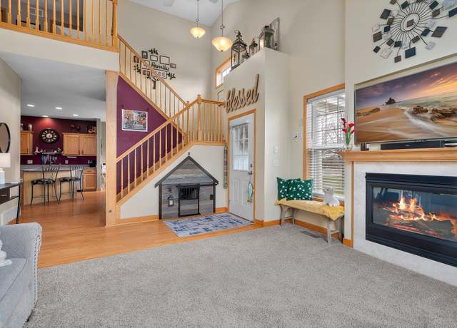 Property at 428 Hickory Ln N, Oakdale, MN 55128, 2 beds, 2 baths