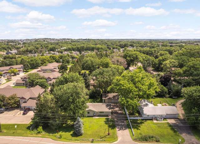 Property at 20450 Dodd Blvd, Lakeville, MN 55044, 3 beds, 1 bath