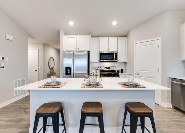 Property at 5189 Mustang Ct, Woodbury, MN 55129, 5 beds, 4 baths