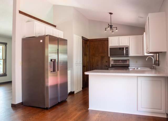 Property at 1377 Parkview Dr, New Richmond, WI 54017, 3 beds, 2 baths