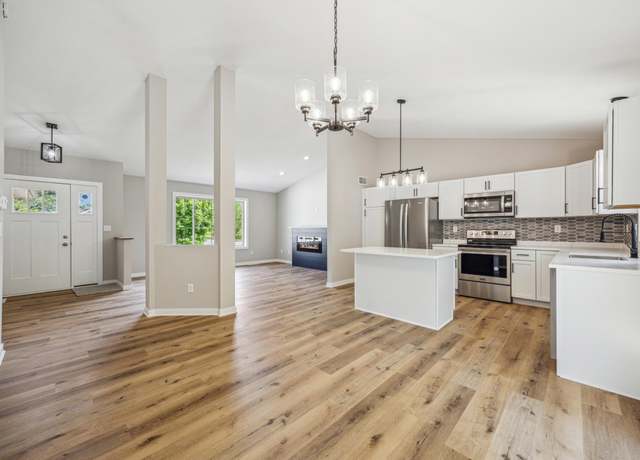 Property at 1706 36th St S, Saint Cloud, MN 56301, 5 beds, 3 baths