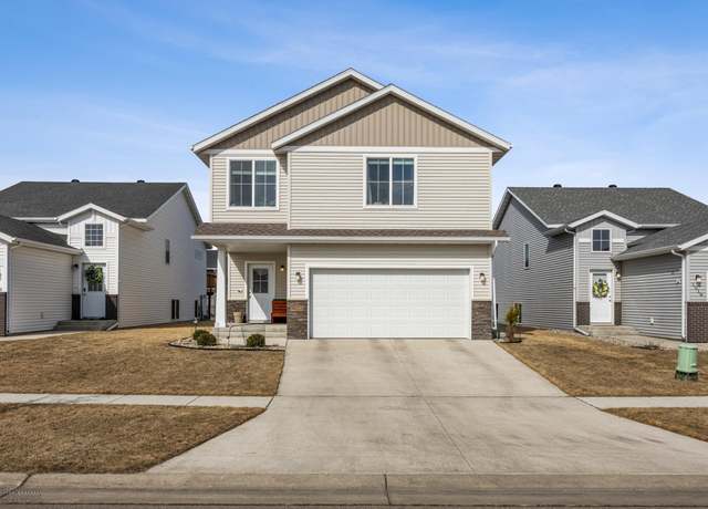 Property at 1022 Eaglewood Ave, West Fargo, ND 58078, 3 beds, 3 baths