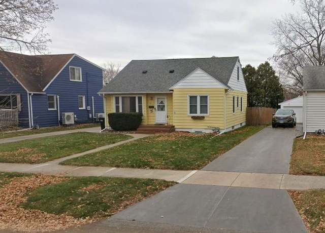 Property at 811 16th Ave NE, Rochester, MN 55906, 3 beds, 2 baths